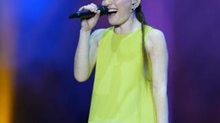 Nil Karaibrahimgil ve eşi Serdar Erener Akaretler'deki evlerini kapatıp şehri terk ettiler! Orman içindeki eve yerleştiler 