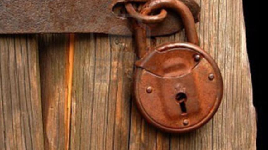 18 yıldır odasında kilitli!