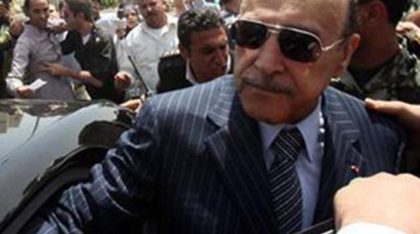 Mübarek'e yakın isimlere 10 yıl yasak!