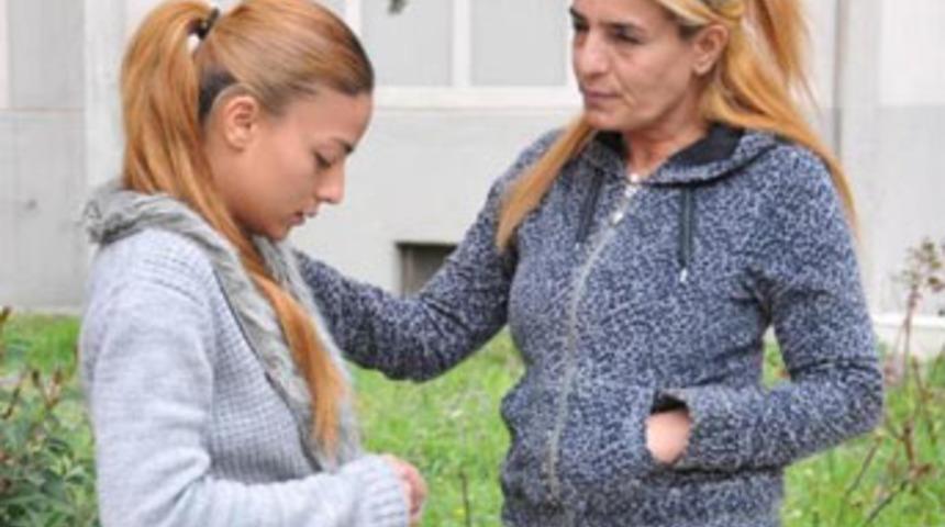 Kızı ile KKTC'den yaka pa&ccedil;a sınır dışı edildi