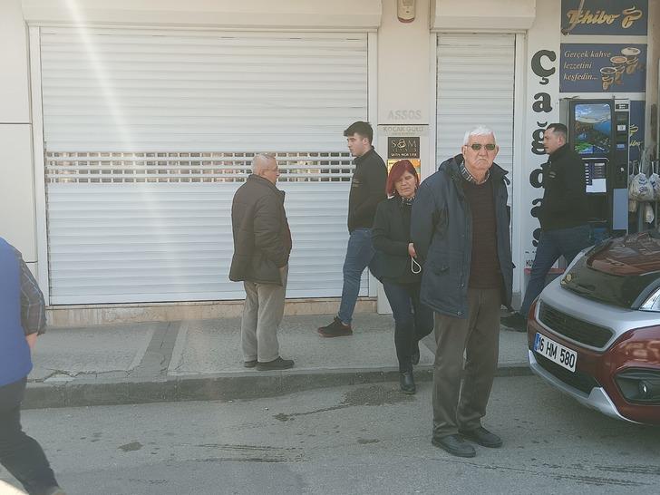 Kuyumcu dükkanının camından bakınca gözlerine inanamadılar! Emanet ettikleri altın ve dövizleri buhar oldu G5