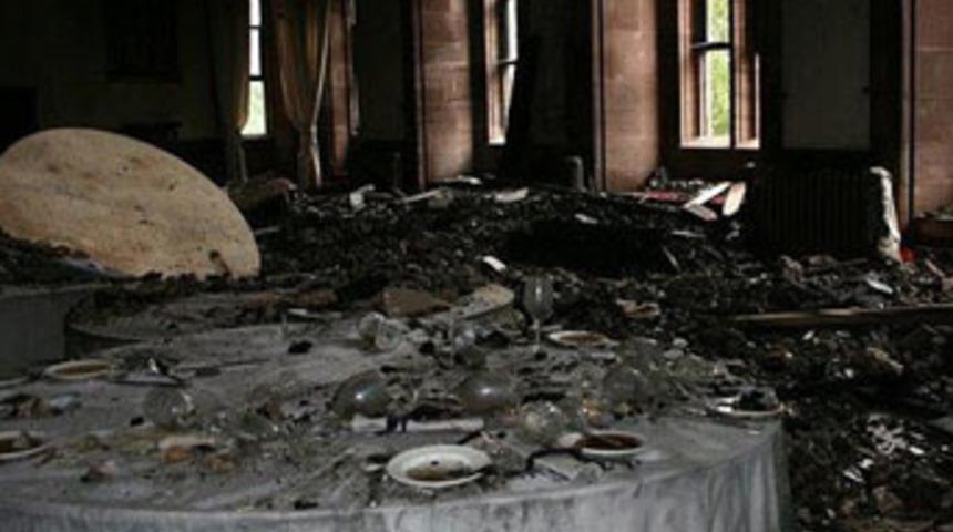 Faturaya sinirlendi, oteli yaktı!