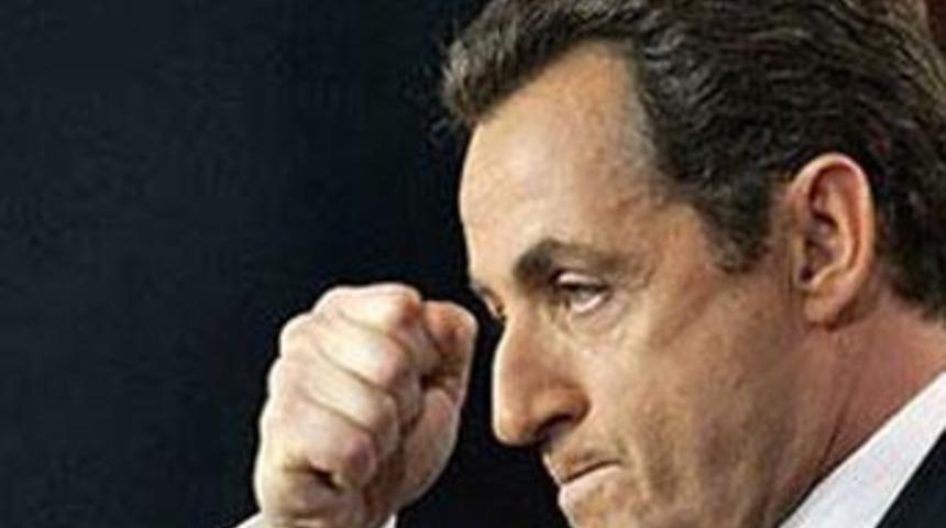 Sarkozy amacına ulaşıyor