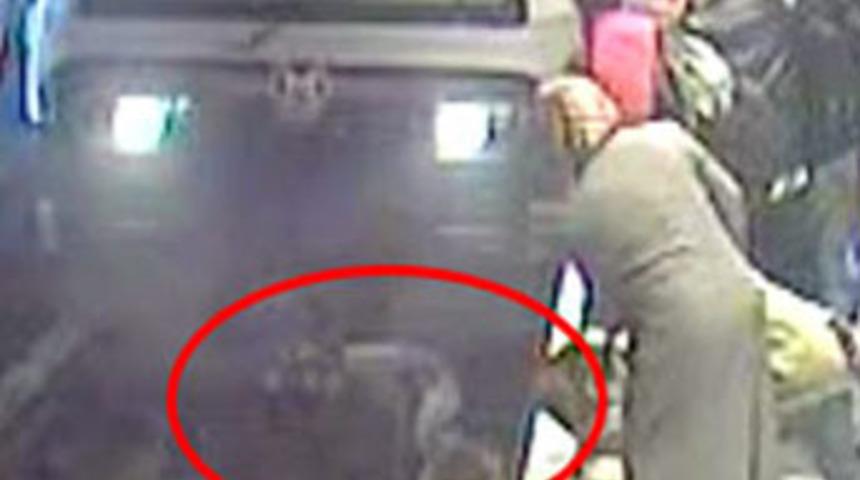 &Uuml;zerinden metro ge&ccedil;ti!