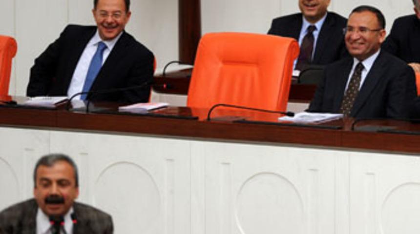 Sırrı S&uuml;reyya &Ouml;nder'den g&uuml;ld&uuml;ren s&ouml;zler