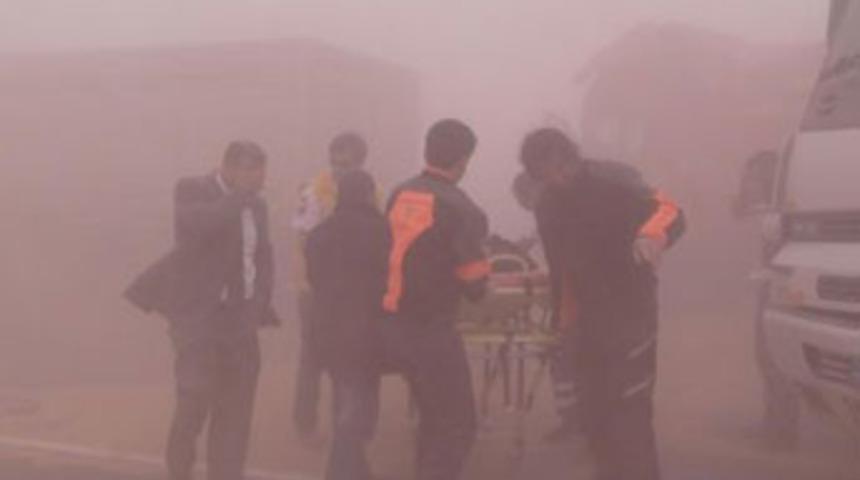 Kum fırtınası zincirleme kazalara neden oldu