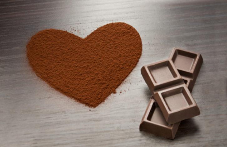 Kalbini &Ccedil;ikolataya Kaptıran Kadın