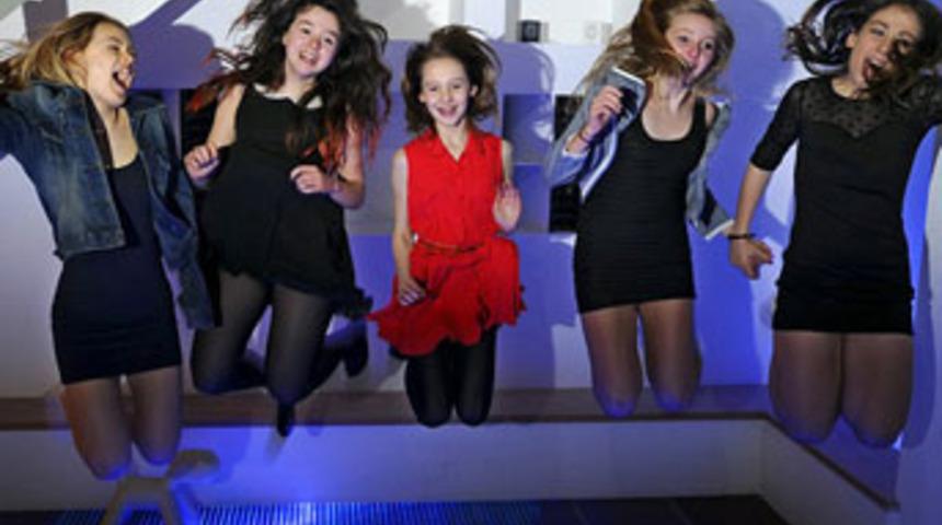 Eve disko yaptırdılar!