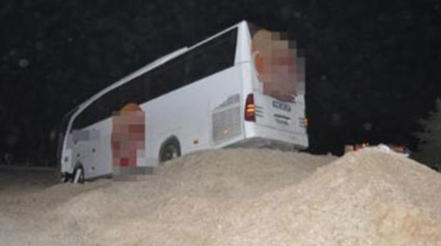 Karşılarına kum yığını &ccedil;ıktı: 29 yaralı