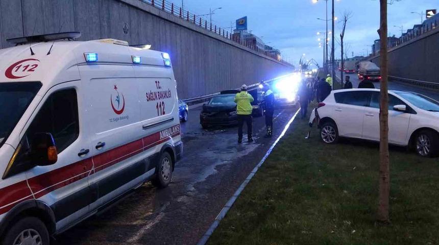 Malatya'da feci kaza! Alt ge&ccedil;itte 7 ara&ccedil; birbirine girdi