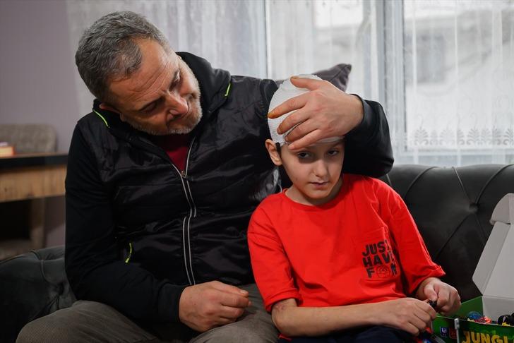 Sahipsiz köpeklerin saldırısında ağır yaralanmıştı... Tunahan'dan sevindiren haber! Artık ailesiyle bir arada G1