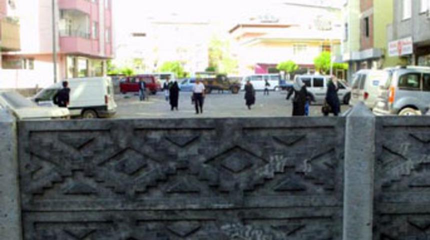 Mahkeme kararıyla ana yola duvar