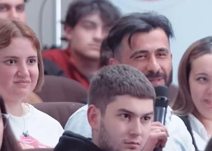 Mal varlığı olay olmuştu! Turgut Altınok'un yanıtını duyunca verdiği tepki herkesi güldürdü... 'Torpil' açıklamasında ise Oğuzhan Uğur araya girdi: Öyle demeyelim de... G4