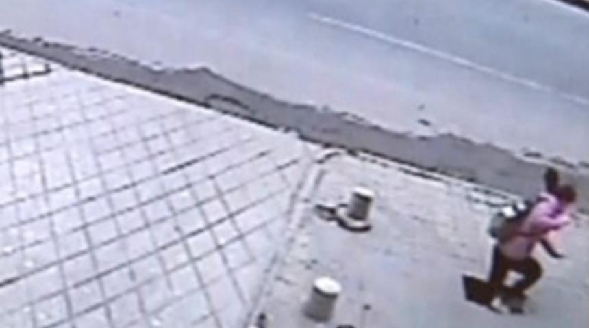 6 metrelik &ccedil;ukura d&uuml;şt&uuml;!