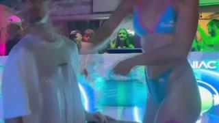 Böyle parti ne görüldü ne de duyuldu! Kendilerine tokat attırıp bir de üzerine para veriyorlar... Her zaman rızaya dayalı