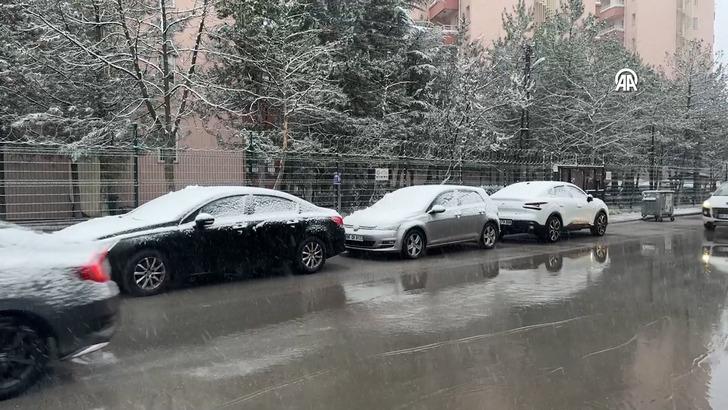 Kar yağışı sonrası ilk görüntüler Ankara’dan geldi! Meteoroloji’den 17 il için sarı kodlu uyarı: Kar yağışı ve sağanak devam edecek G1