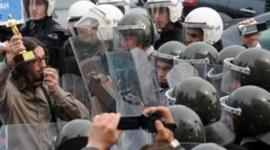 B&uuml;lent Arın&ccedil;'a Oscar'lı g&ouml;nderme