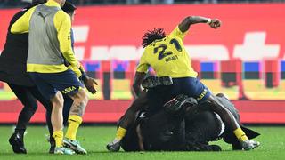 CHP Trabzon Milletvekili'nin sözlerine tepki gösteren Ak Parti'nin adayı salonu terk etti