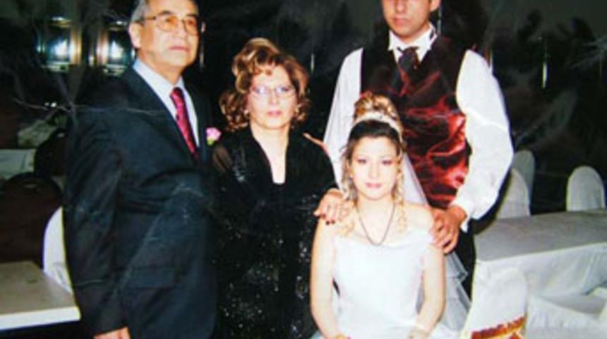 Senet &uuml;nl&uuml; tekstilci aileyi dağıttı!