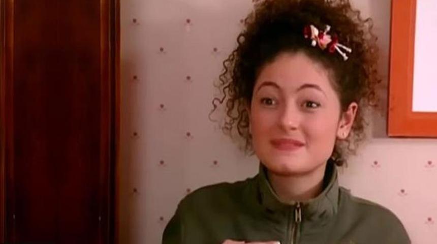 Sessiz sedasız evlenmişlerdi! Selena'nın yıldızı Hazal Şenel eşiyle fotoğraflarını kaldırdı! 'Boşanıyorlar mı?'