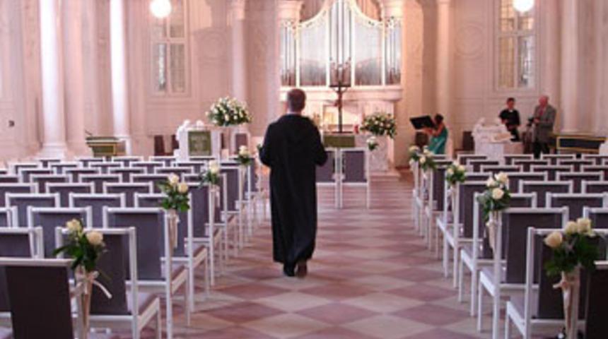 Kilisede eşcinsel porno skandalı!