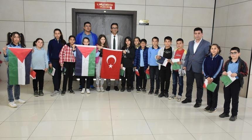 Karaman&rsquo;da ortaokul &ouml;ğrencileri Gazze i&ccedil;in tek y&uuml;rek oldu