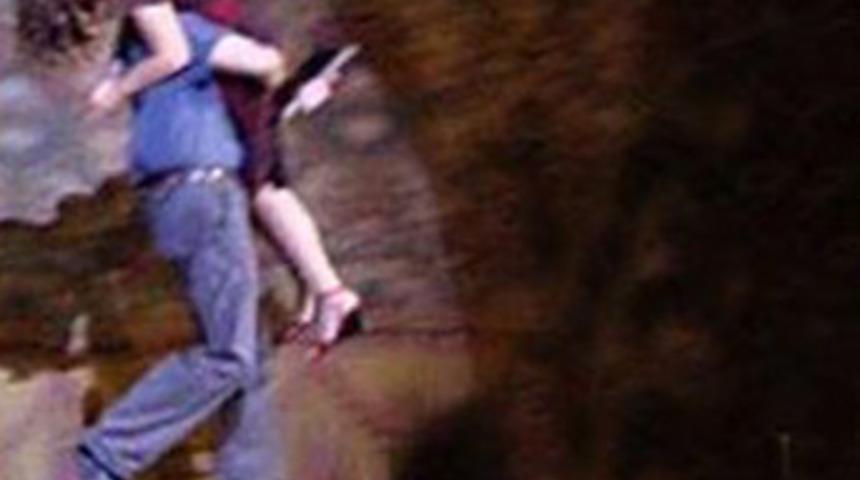 &Ouml;ğretmen, kız &ouml;ğrenciyi yine ka&ccedil;ırdı!