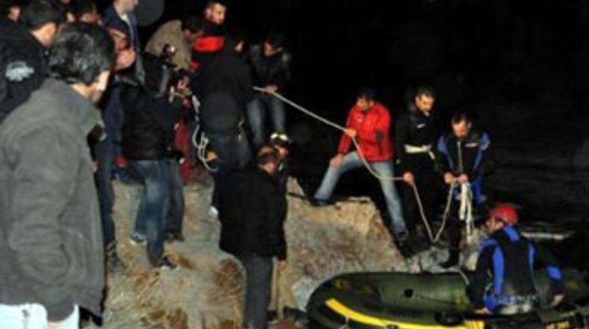 İşçileri taşıyan bot alabora oldu!