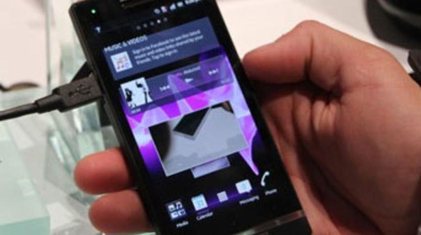 Sony Xperia S&rsquo;lerin ekranı aşırı ısınıyor!