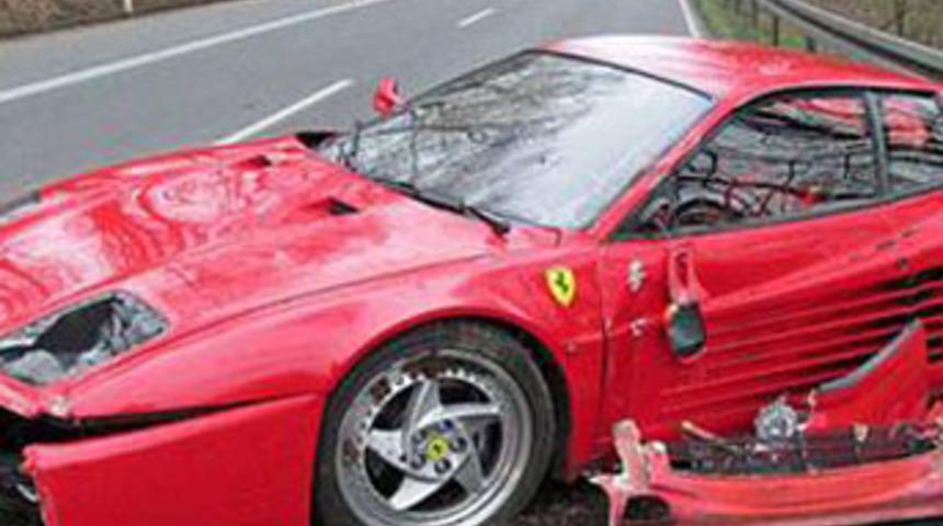 Ferrari s&uuml;r&uuml;c&uuml;s&uuml;nden &ouml;rnek davranış!