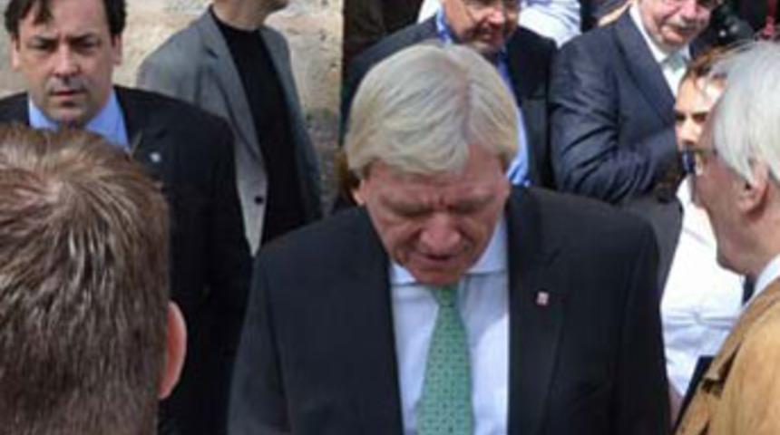 Alman Başbakan'ı Ulucami'ye almadılar