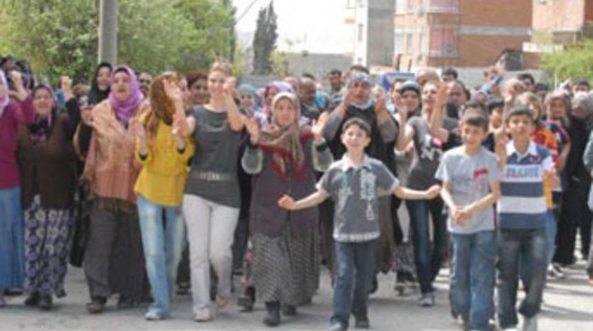 25 yıl sonra gelen karar sokağa döktü