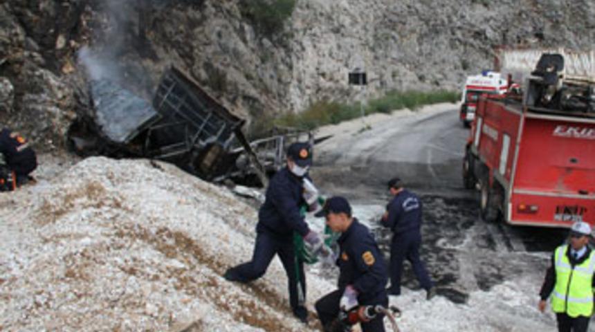 Kamyon alev aldı; 2 kişi yanarak can verdi