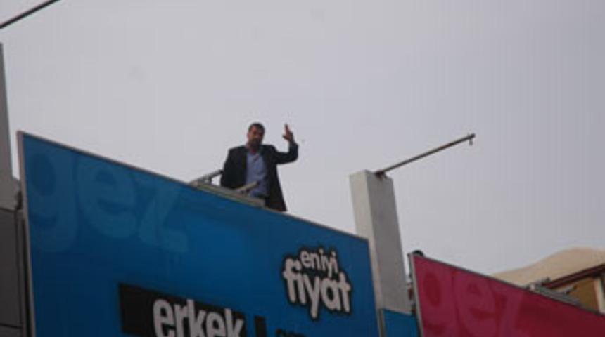 Kardeşi hapis cezası alınca havaya ateş a&ccedil;tı