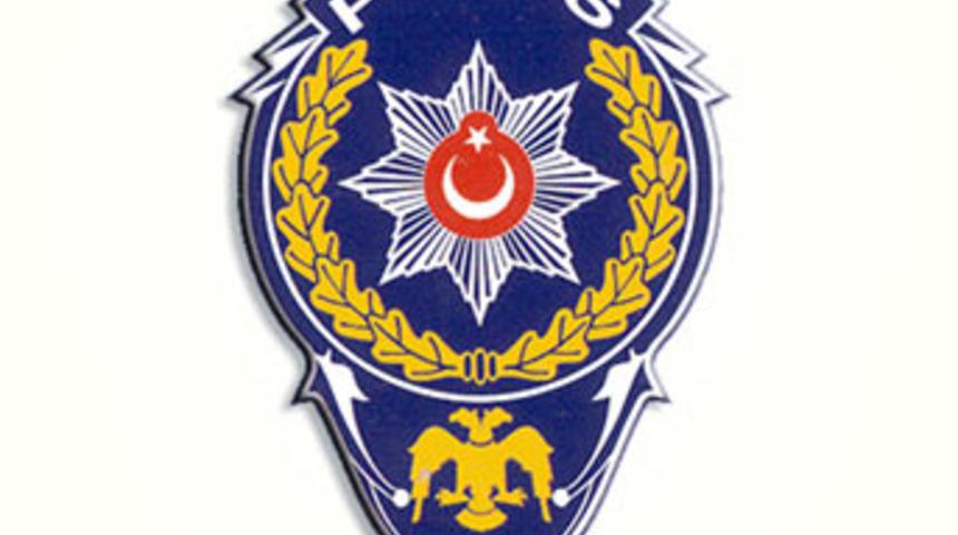 Cinnet ge&ccedil;iren polis, 2 polisi yaraladı