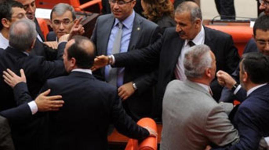 Vekiller yumruklaştı, oturum kapandı