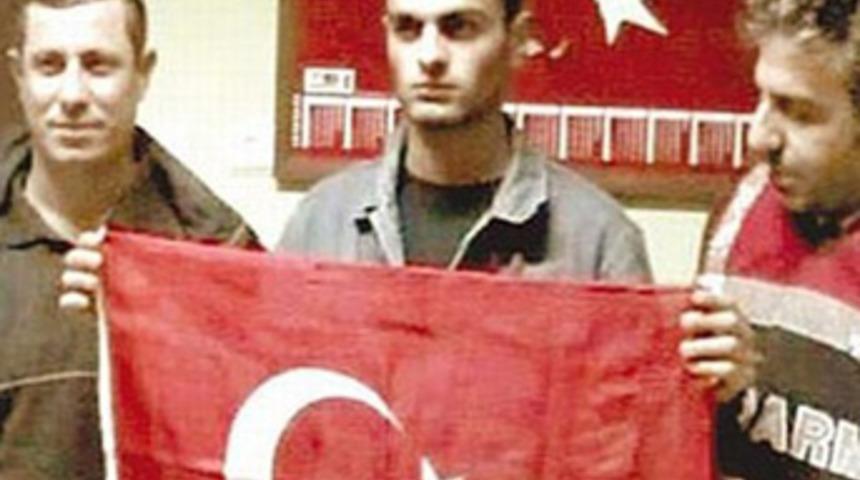 G&uuml;l, o m&uuml;d&uuml;r&uuml; engelledi!