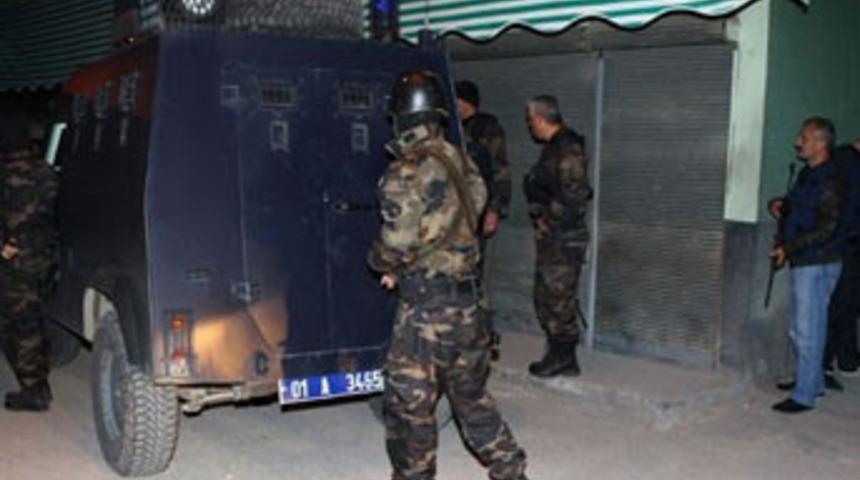 Adana'da &ccedil;atışma: 3 polis yaralı