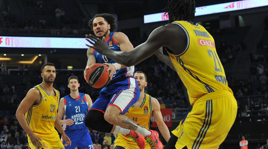 Anadolu Efes, ALBA Berlin'i 85-84 mağlup ederek play-in umutlarını korudu
