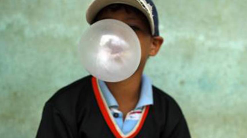 Yutulan sakız v&uuml;cutta 10 yıl kalıyor!