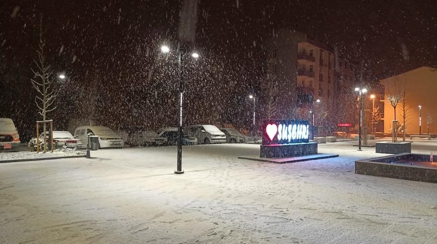 Sivas'ın Suşehri ilçesinde kar yağışı etkili oldu