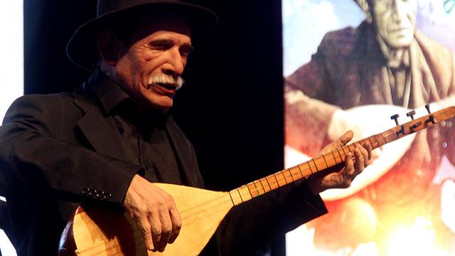 Dünyaca ünlü halk ozanını sahnede gören şoke oldu! Vefatından 51 yıl sonra insansı robotu konser verdi