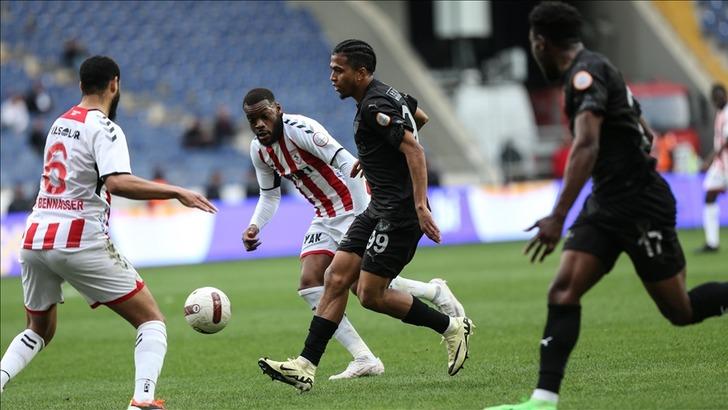 Fenerbahçe ve Galatasaray rekabetinde şampiyon kimin olacağı ünlü tahmin sitesi tarafından açıklandı! Yüzde 66'lık oranla önde götürüyor... G5