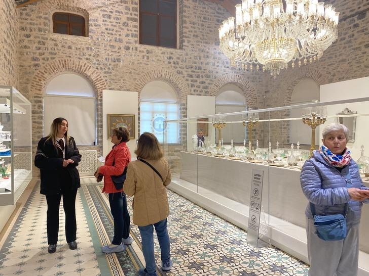 "ADINI SULTAN ABDÜLMECİD DÖNEMİNDE YAPILMIŞ BEYKOZ CAM VE BİLLURAT FABRİKA-İ HÜMAYUNU'NDAN ALDI"