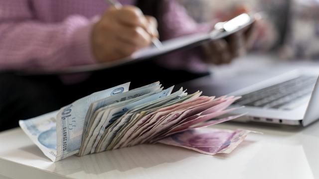 Emekliler dikkat, yüzde 166'yı aşan zam! Vakıfbank, Halkbank, Ziraat Bankası 12 bin lira yaptı: Emekli maaş promosyonunda özel bankalardan da sinyal geldi 