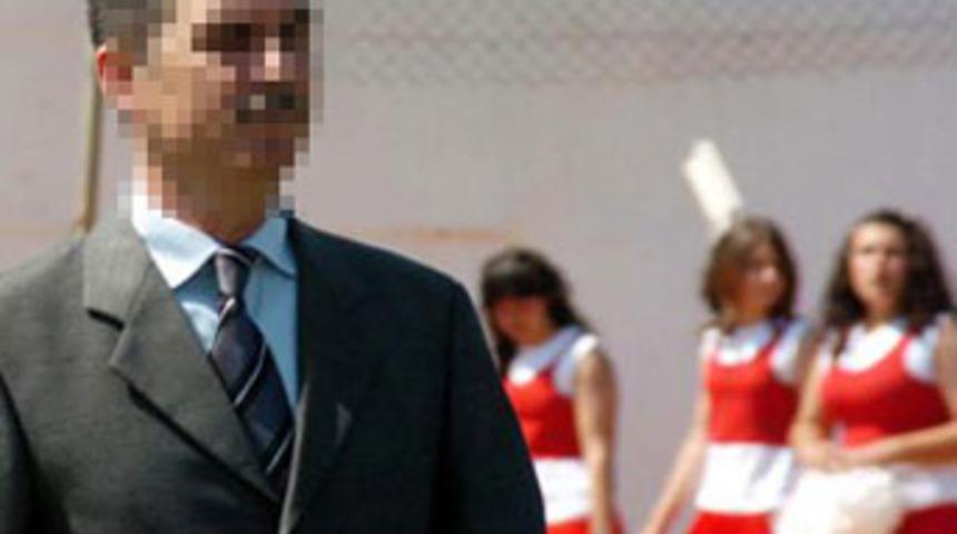 &Ouml;ğrencilerine tecav&uuml;z ve taciz etmiş!