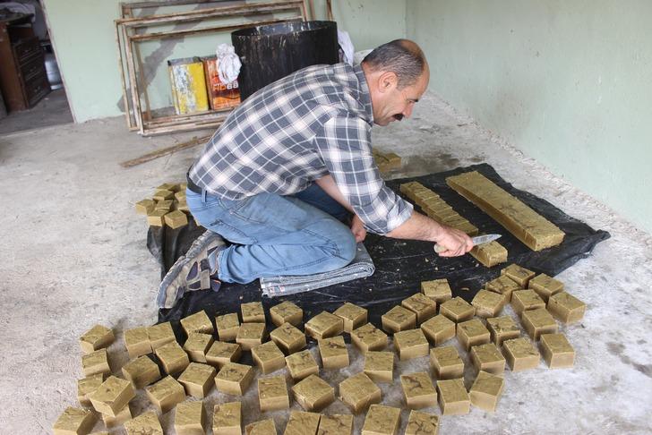 Cilt sorunlarına doğal çözüm: Egzama ve kepeğin dermanı! Kilosu 450 TL... Gramı gramına ölçülerek yapılıyor G2