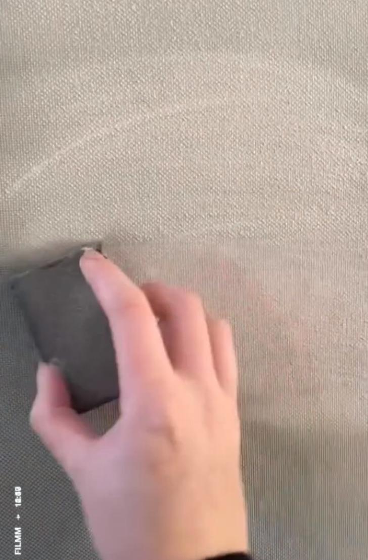 'Beni yeni bir kanepe almaktan kurtardı' Buzdolabı, mutfak dolabı ve tezgahtan sonra... Evini yenilemek isteyenler şimdi de koltuklarını boyuyor! O detaya dikkat G4