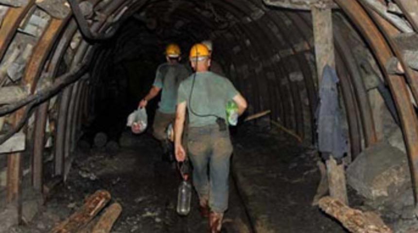 K&ouml;m&uuml;r madenini sel bastı: 15 &ouml;l&uuml;!