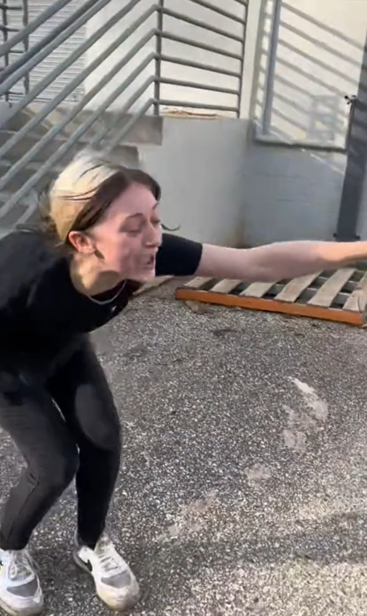 Müşterilerin istekleri üst üste gelince sinir krizi geçiren garson mesaisinin ortasında istifa etti! Bağırarak istifa ettiği anlar sosyal medyada gündem yarattı G5